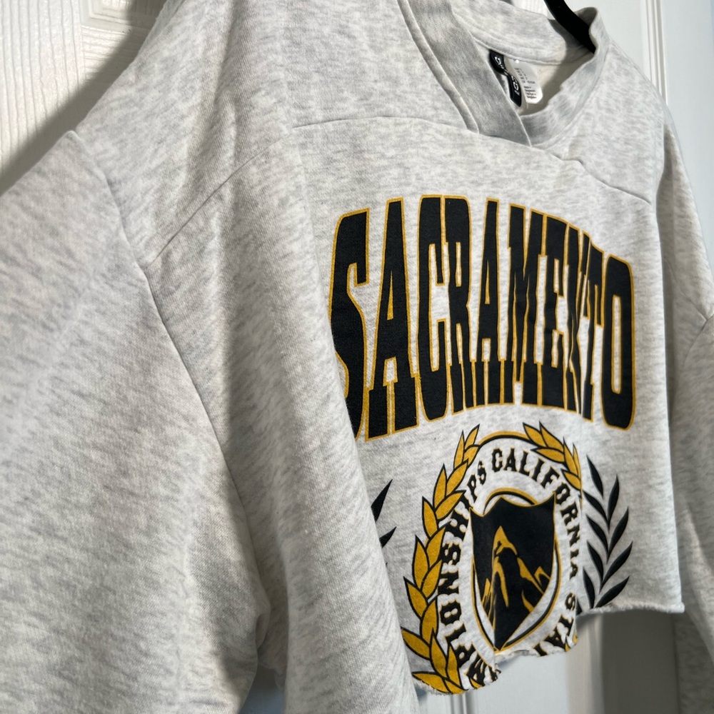 NWOT H&M Divided Cropped Sacramento Sweatshirt - Picture 2 of 5